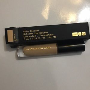 Pat Mcgrath Labs concealer in Light6.